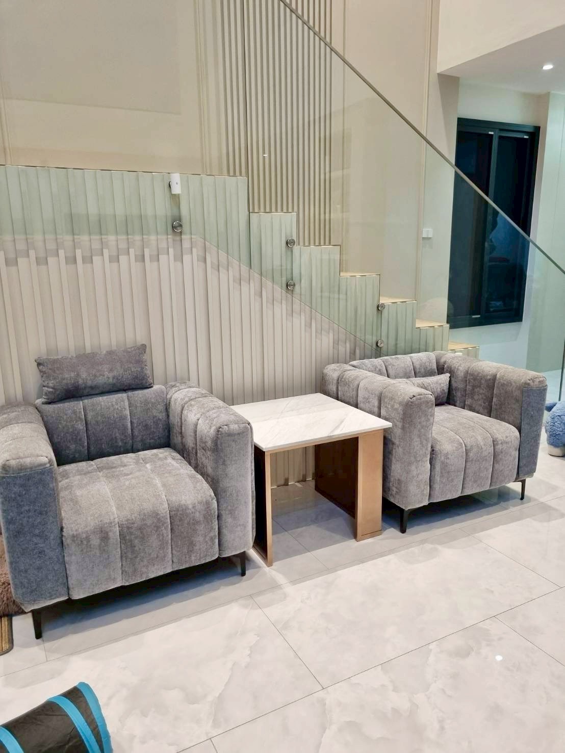 stainless-steel-table